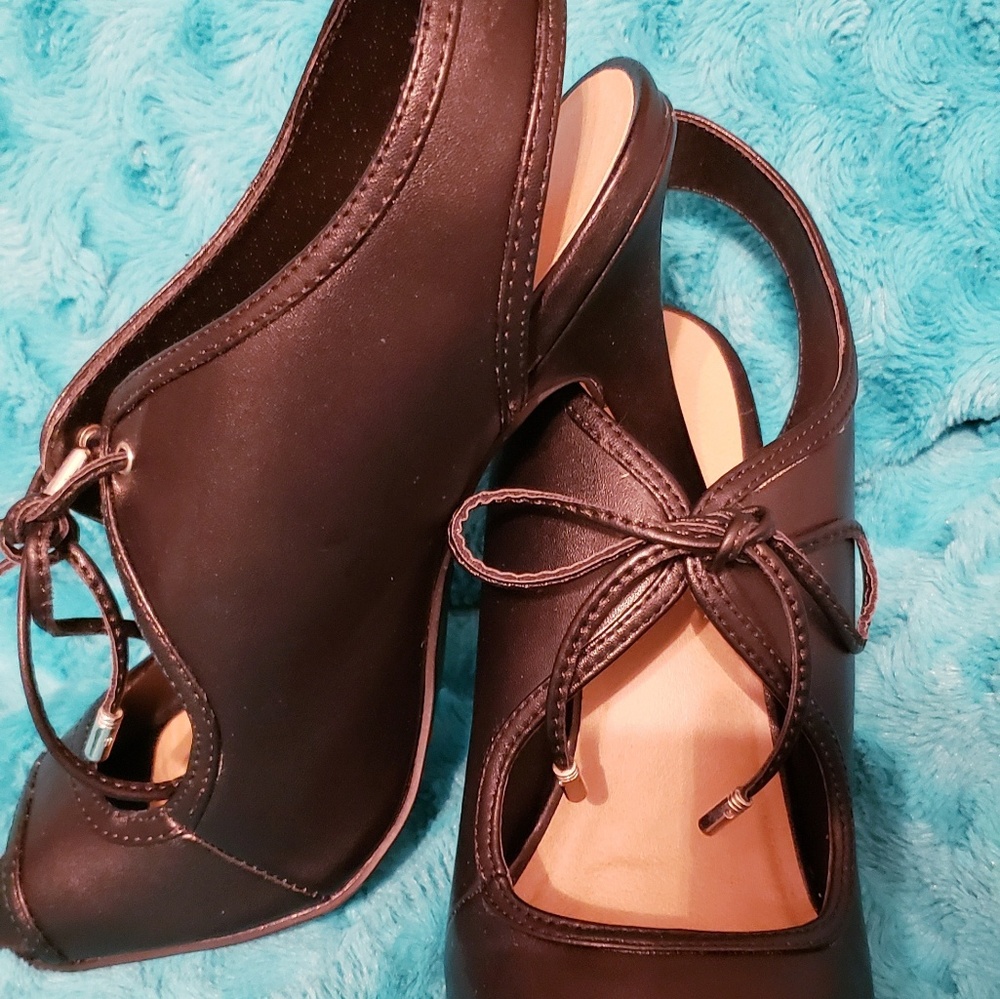 Salsa night peep toe pumps